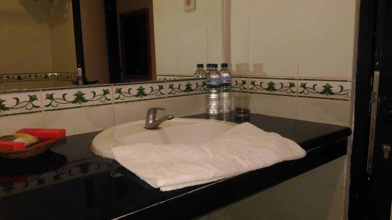 Grand Royal Taliwang Hotel Oda fotoğraf