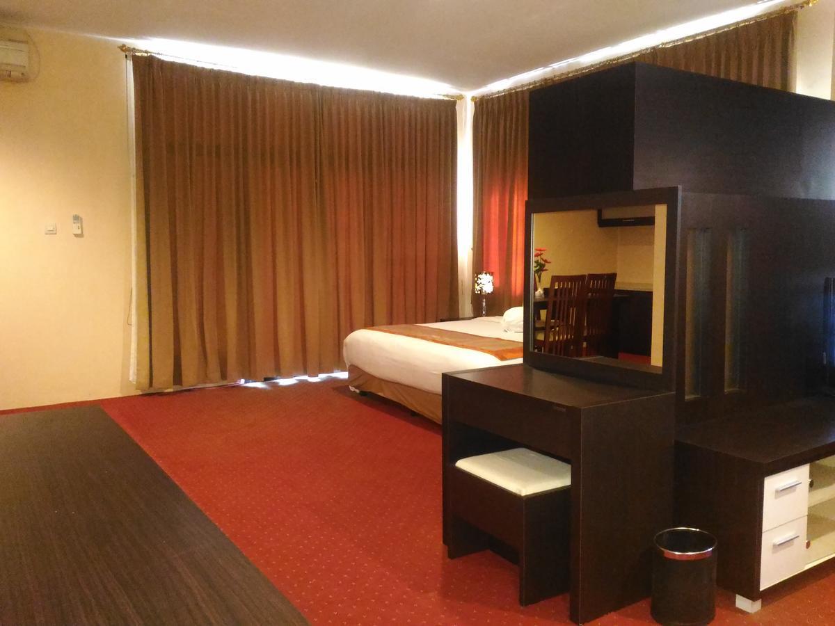 Grand Royal Taliwang Hotel Oda fotoğraf